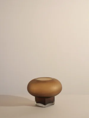 vaso em vidro marrom